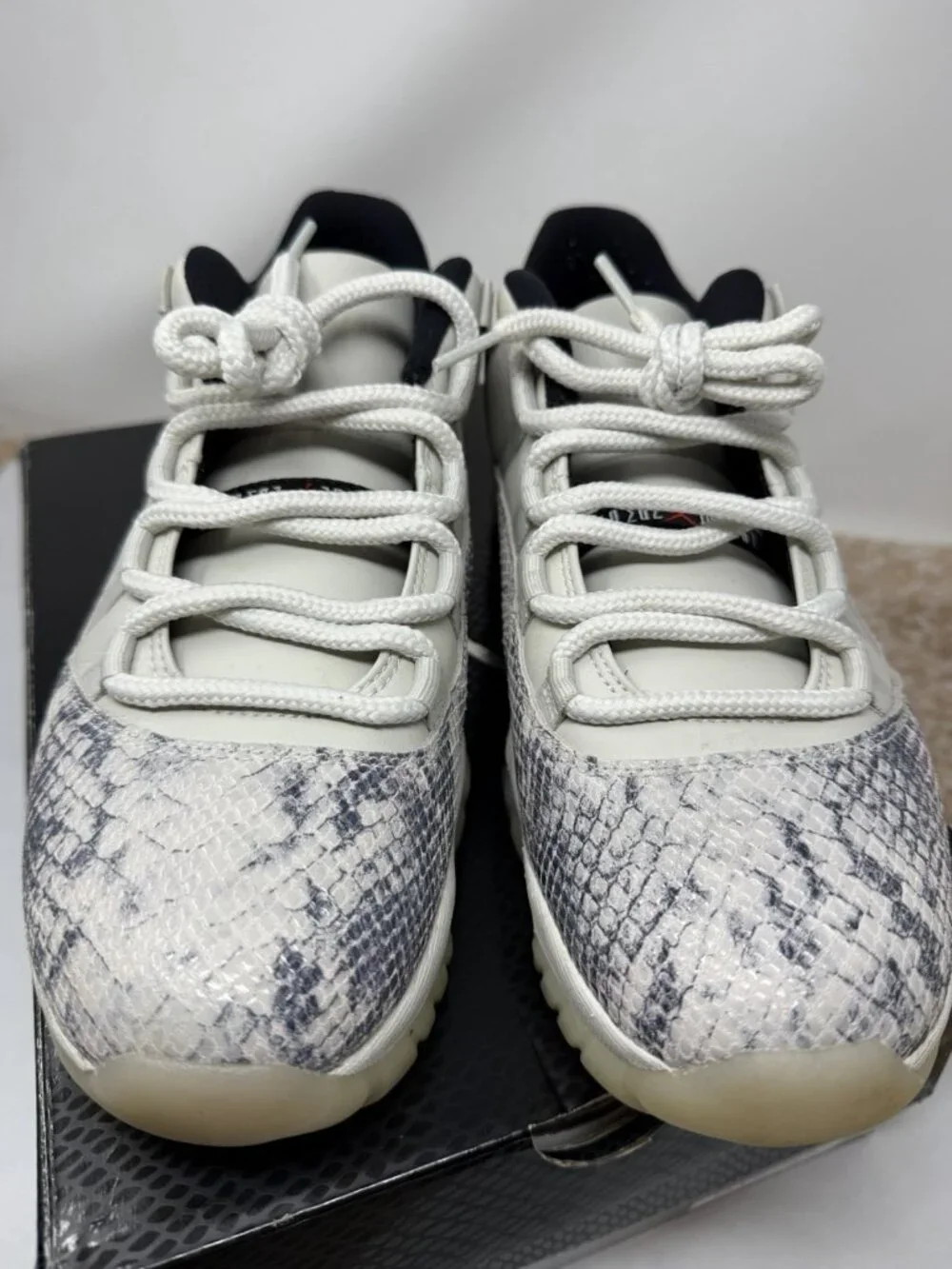 Jordan 11 Retro Low Snake Light Bone Sneaker CD6846-002 Men’s 9.5